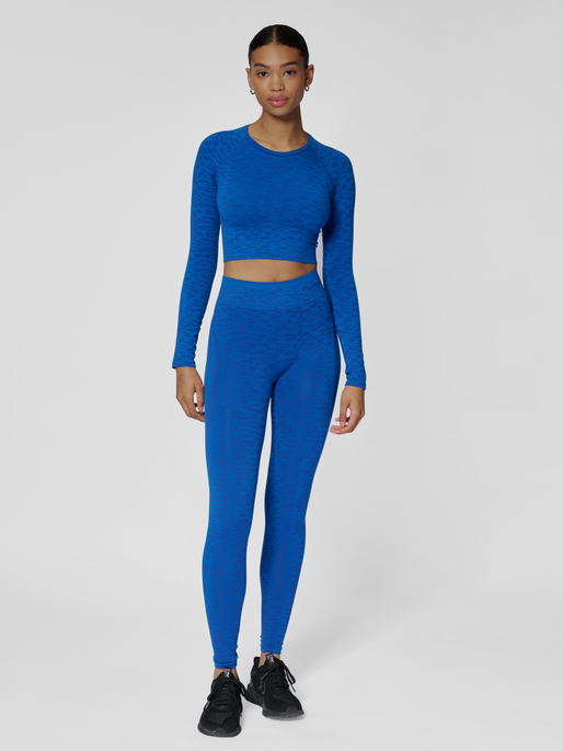 hmlMT LEO SEAMLESS CROP T-SHIRT L/S, OLYMPIAN BLUE/SODALITE BLUE ME, model