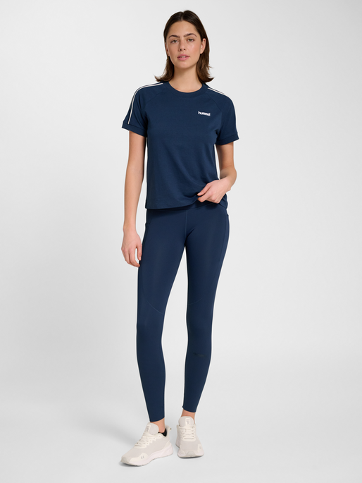 hmlPULSE PIPING W T-SHIRT S/S, DRESS BLUES, model