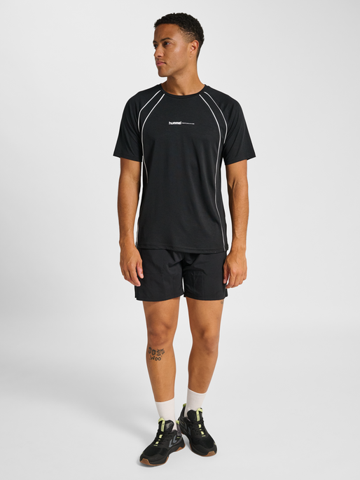hmlPULSE TRAINING PRINT T-SHIRT SS, BLACK, model