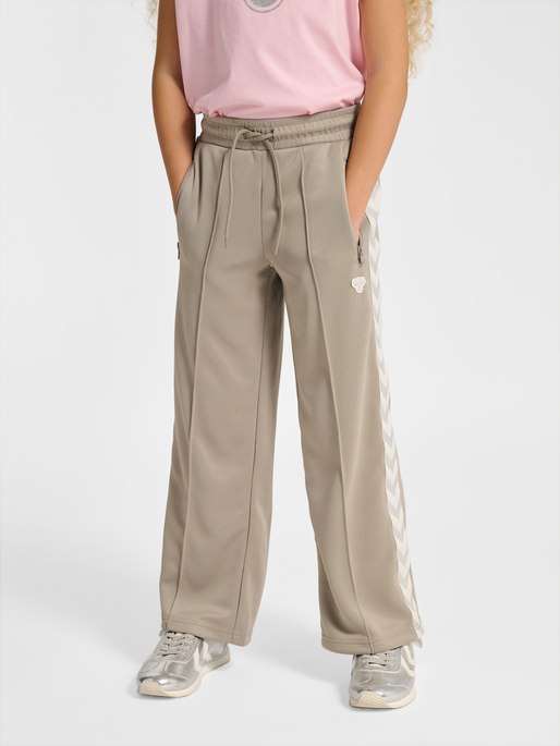 hmlJR WIDE LEG POLY TAPE PANTS, ROCK RIDGE, model
