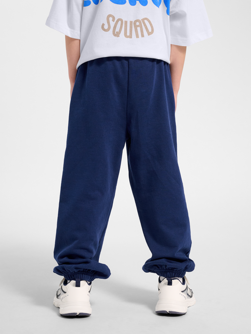 hmlJR JUMP BOXY ELASTIC SWEATPANTS, MEDIEVAL BLUE, model