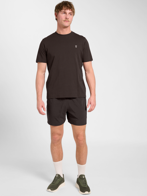 hmlPULSE T-SHIRT, AFTER DARK, model