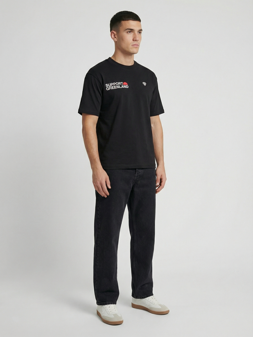 hmlGREENLAND T-SHIRT S/S, BLACK, model
