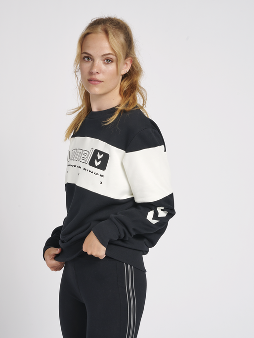 hmlLGC MUSA SWEATSHIRT, 2001, model