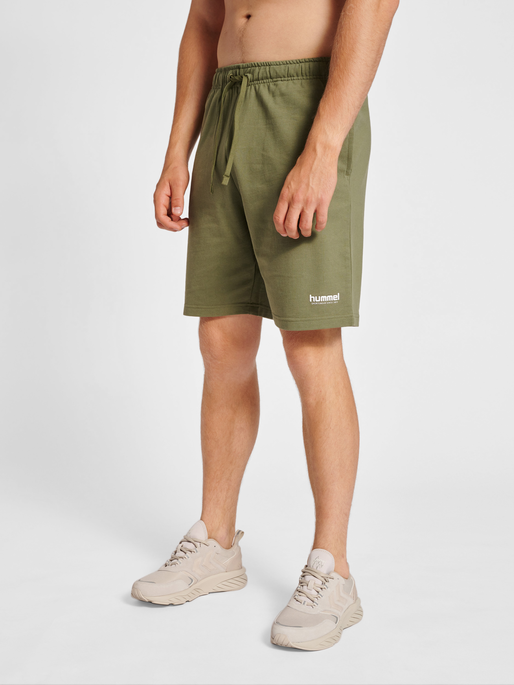 hmlLGC JEREMY SWEAT SHORTS, 6264, model