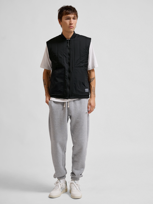 hmlTECH PADDED VEST, BLACK, model
