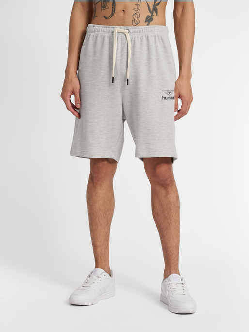 hmlHIVE LUCAS SWEATSHORTS, 2006, model