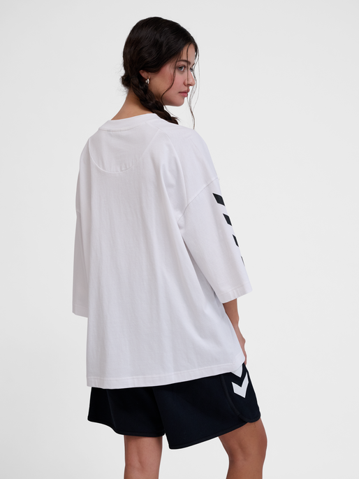 hmlOVERSIZED WILLY T-SHIRT SW, WHITE, model
