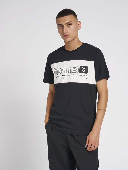 hmlLGC MUSA T-SHIRT, 2001, model