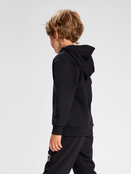 hmlDARE HOODIE, 2001, model