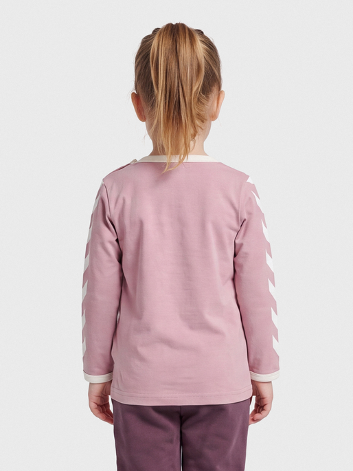 hmlFLIPPER T-SHIRT L/S, WOODROSE, model