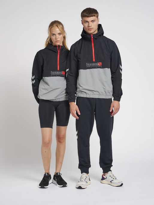 hmlLGC MUSA WOV HALFZIP JACKET, BLACK, model