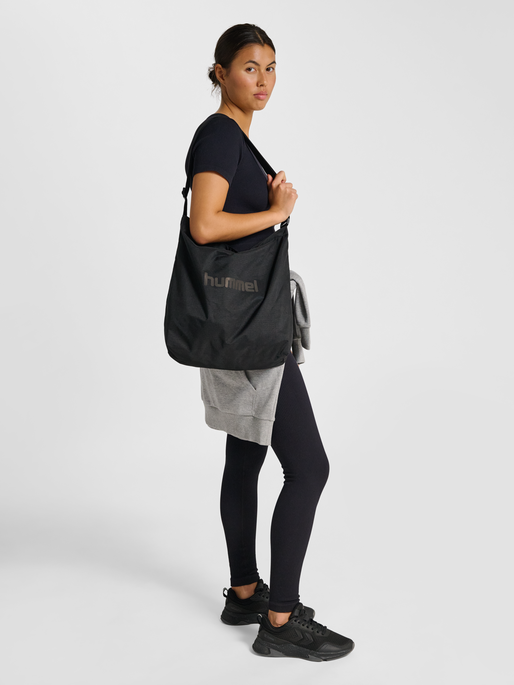 hmlTOTE BAG, BLACK, model