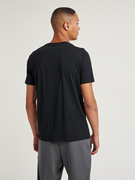 hmlISAM T-SHIRT, 2001, model