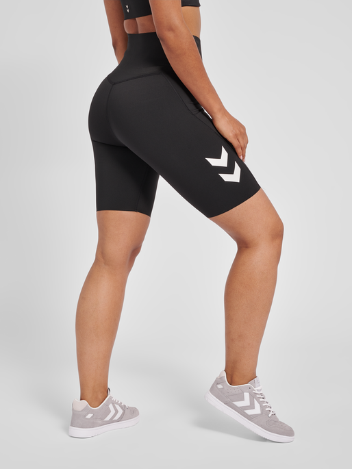 hmlMT GRACE HW TIGHT SHORTS, BLACK, model