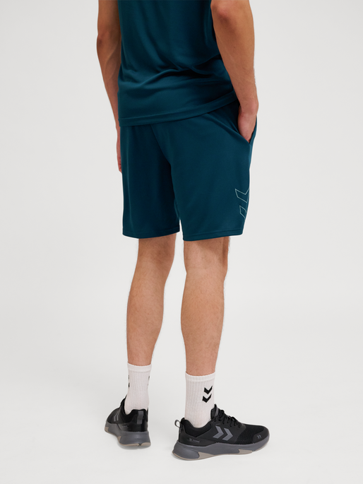 hmlTE FLEX MESH SHORTS, REFLECTING POND, model