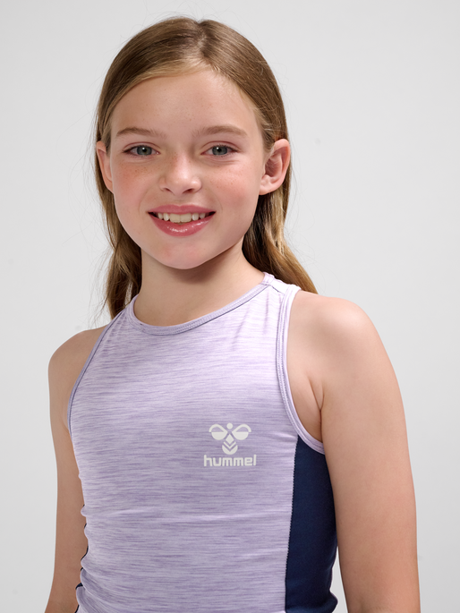 hmlJANE TOP, LAVENDER GRAY, model