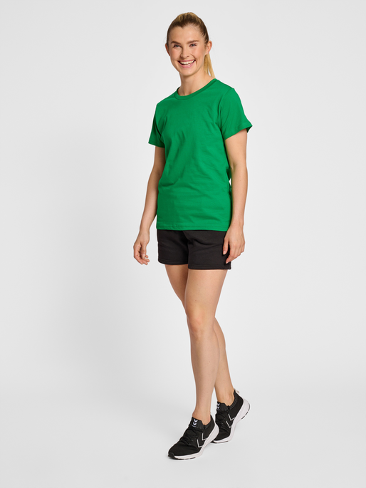 hmlRED HEAVY T-SHIRT S/S WOMAN, JOLLY GREEN, model