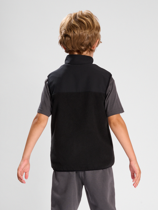 hmlDARE FLEECE VEST, 2001, model