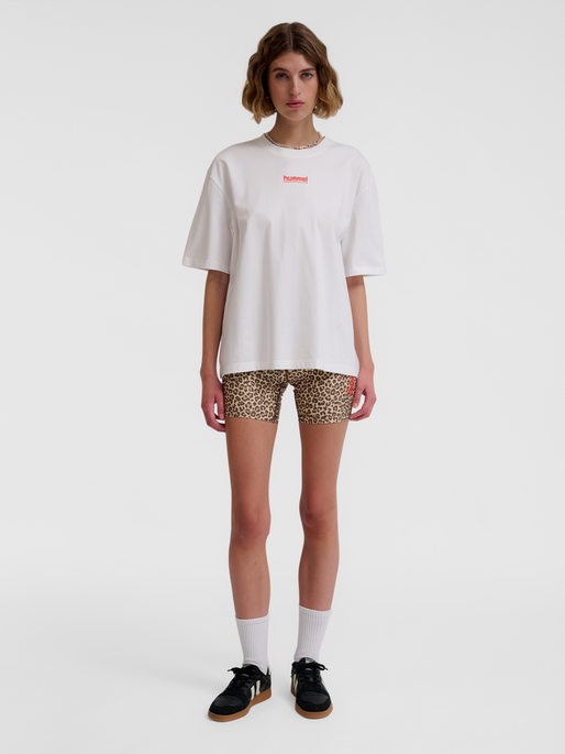 hmlFAST LOOSE T-SHIRT S/S, WHITE, model