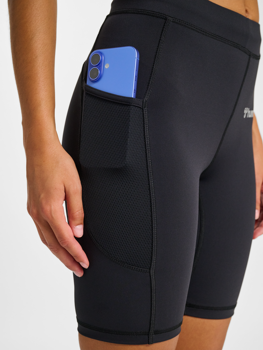 hmlRUN SHORT TIGHT WOMAN, BLACK, model