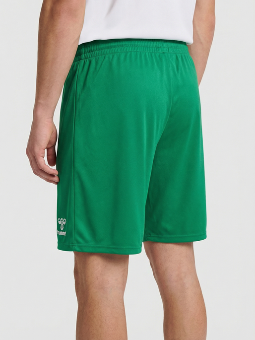 hmlESSENTIAL SHORTS, JELLY BEAN, model