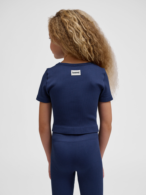 hmlJR SEAMLESS RIB T-SHIRT S/S, BLACK IRIS, model