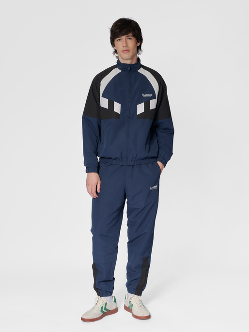 hmlTRACKSUIT JACKET SPORTSWEAR, DRESS BLUES, model