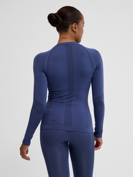 hmlMT SHAPING SEAMLESS T-SHIRT L/S, BLUE INDIGO, model