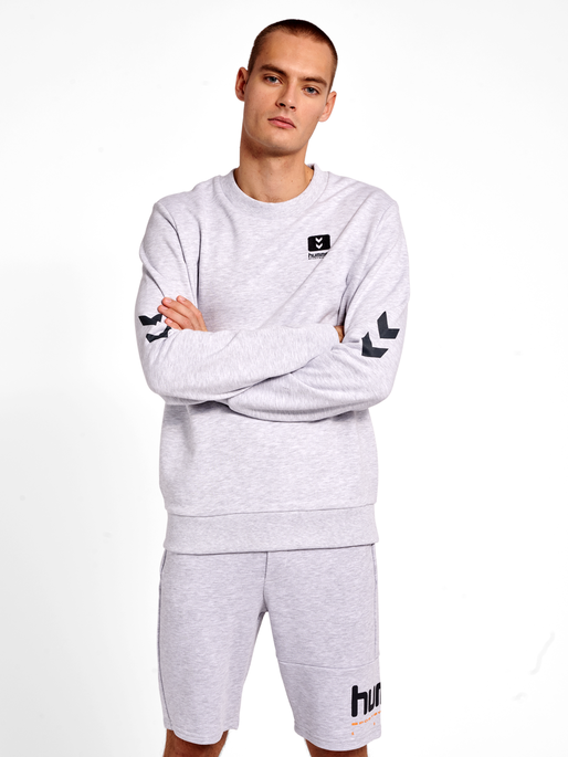 hmlLGC LIAM SWEATSHIRT, LIGHT GREY MELANGE, model