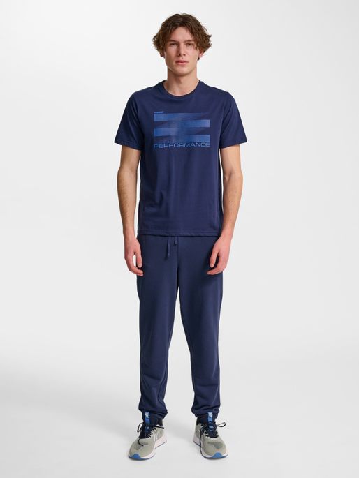 hmlPULSE GRAPHIC T-SHIRT S/S, DRESS BLUES, model