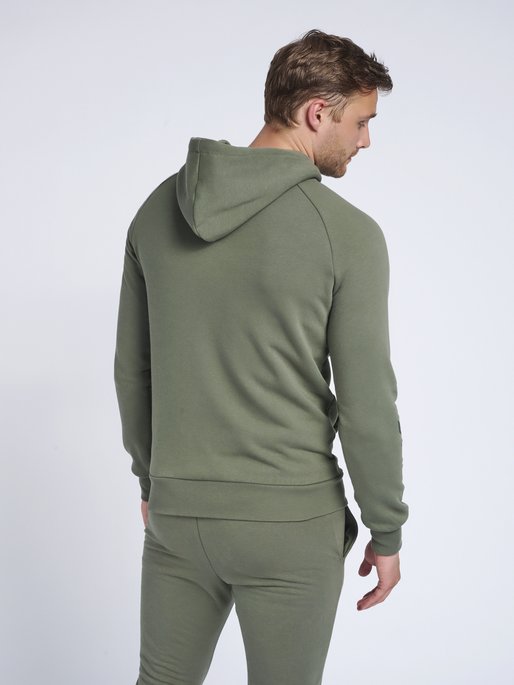 hmlISAM ZIP HOODIE, BEETLE, model