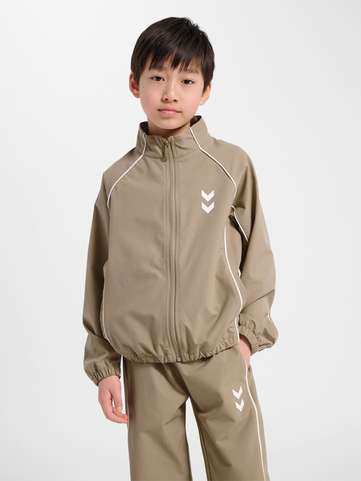 hmlJR STREET TRACKSUIT JACKET, SILVER MINK, model
