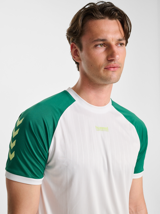 hmlPULSE STRIPE T-SHIRT S/S, VERDANT GREEN, model