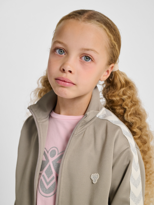 hmlJR REG POLY TAPE GIRL ZIP JACKET, ROCK RIDGE, model