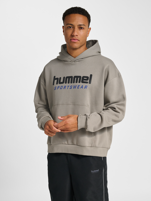 hmlBOXY HOODIE LOGO, ROCK RIDGE, model