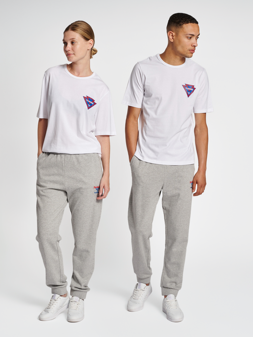 hmlIC POWEL T-SHIRT, WHITE/RED, model