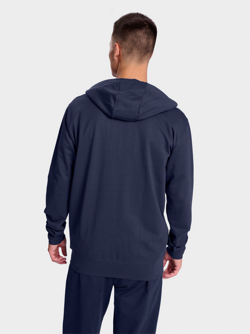 hmlGO 2.0 ZIP HOODIE, MARINE, model