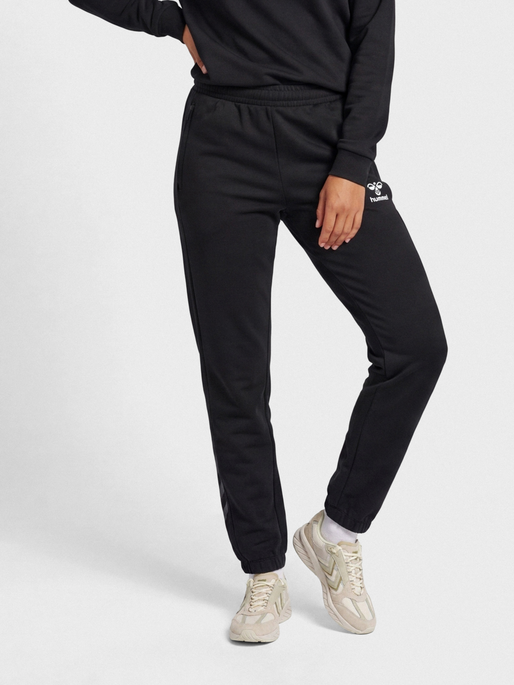 hmlTRAVEL SWEAT PANTS WOMAN, BLACK, model