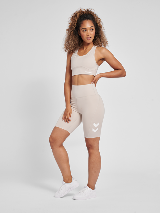 hmlMT GRACE HW TIGHT SHORTS, CHATEAU GRAY, model