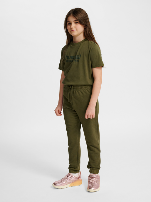 hmlJR BASE REGULAR PANTS, WINTER MOSS, model