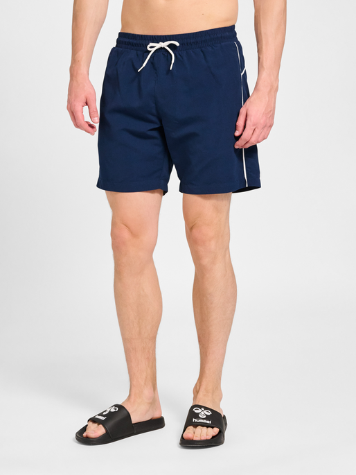 hmlPULSE BOARD SHORTS, DRESS BLUES, model