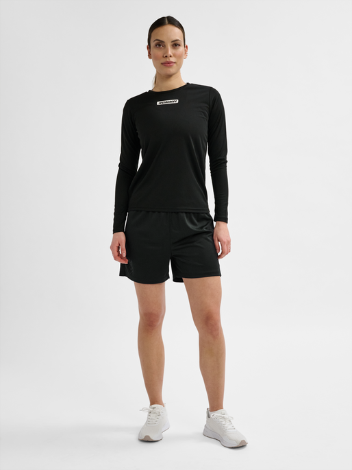 hmlTE TOLA T-SHIRT LS, BLACK, model