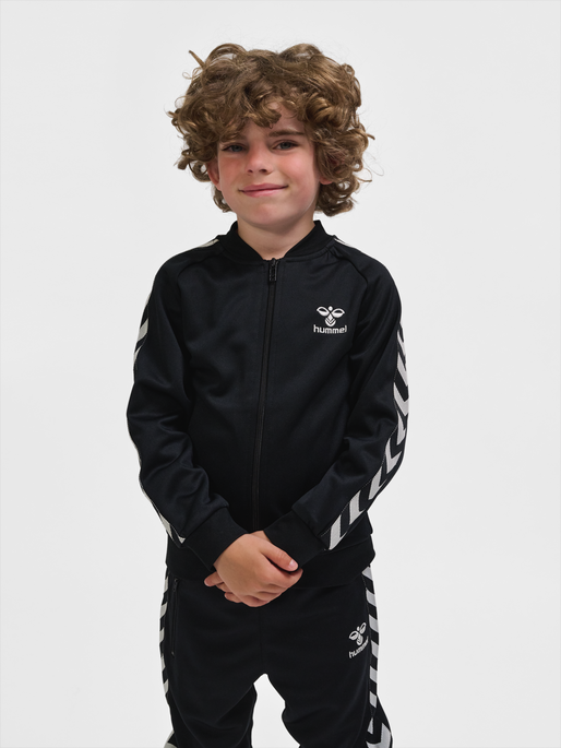 hmlNEWI ZIP JACKET, BLACK, model