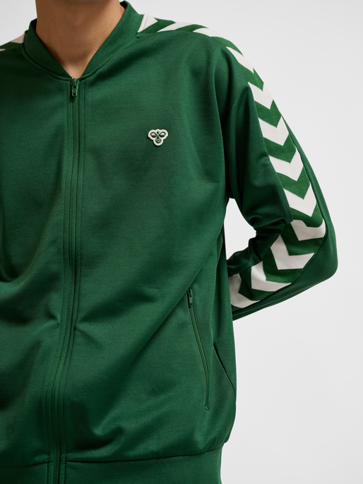 hmlARCHIVE REGULAR POLY ZIP JACKET, EDEN, model