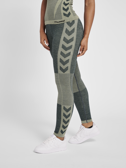 hmlCLEA SEAMLESS MID WAIST TIGHTS, DARKEST SPRUCE/BASIL MELANGE, model