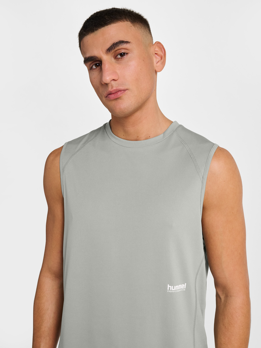 hmlPULSE WORKOUT TANK TOP, BELGIAN BLOCK, model