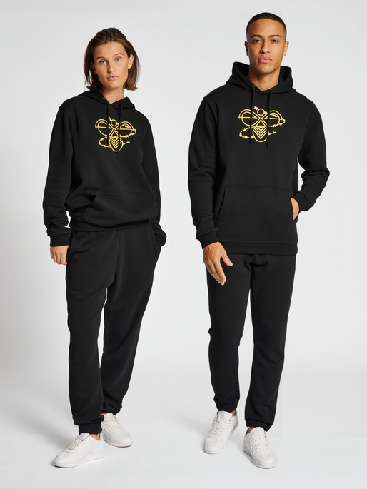 hmlAMNESTY HOODIE, BLACK, model