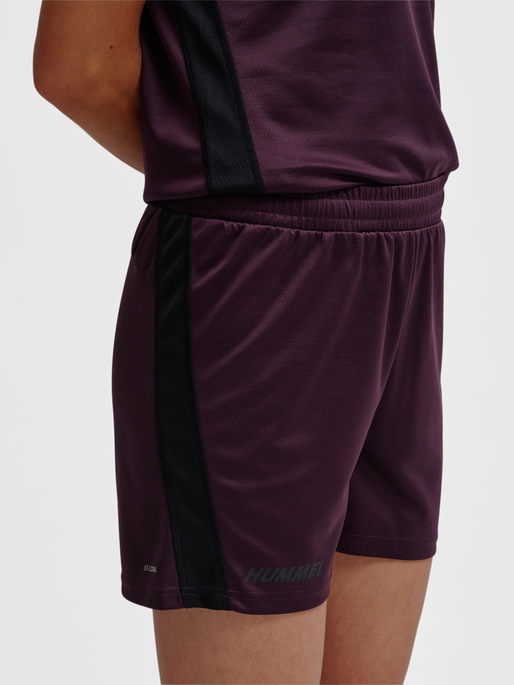 hmlMULTI PL SHORTS WOMAN, PLUM PERFECT, model
