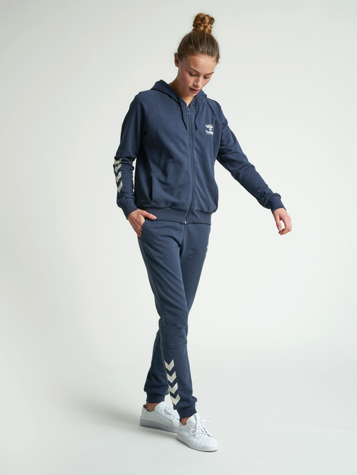 hmlNONI REGULAR PANTS, BLUE NIGHTS, model